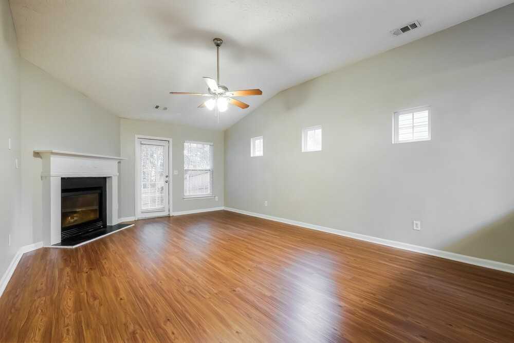533 Arrowhead Dr - Photo 3 of 16