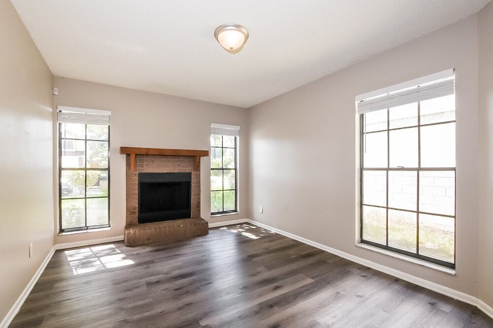 1275 Pin Oak Dr - Photo 4 of 17