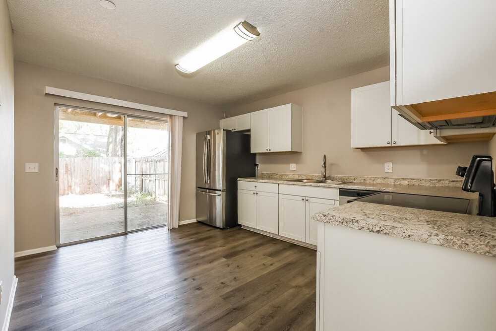 1275 Pin Oak Dr - Photo 6 of 17