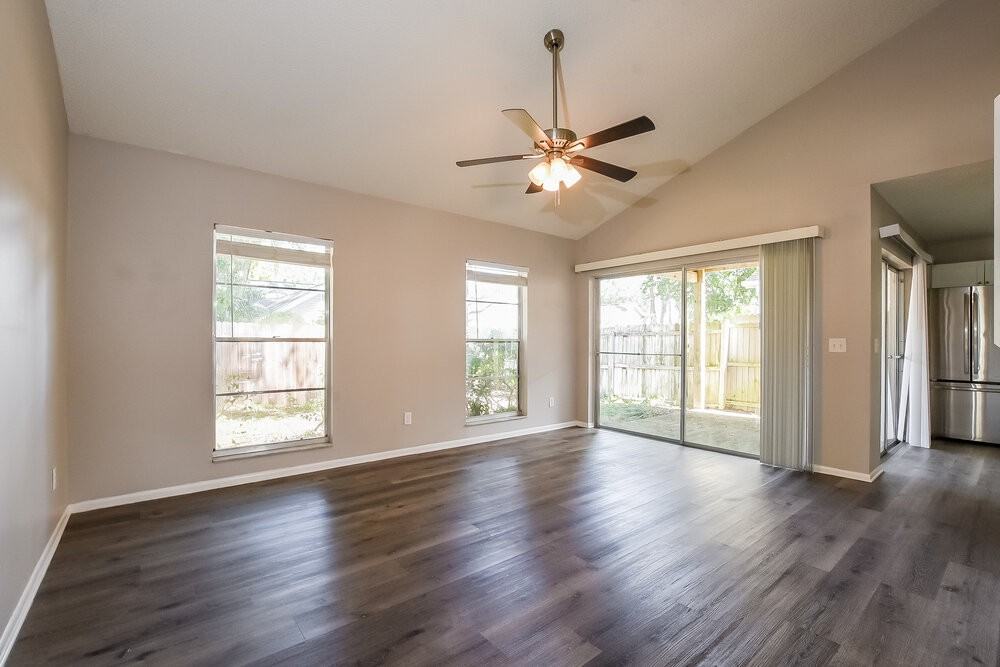 1275 Pin Oak Dr - Photo 7 of 17