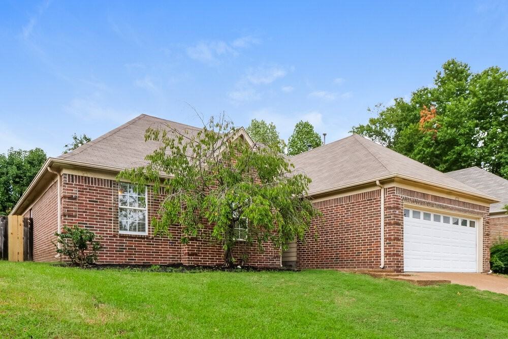 2778 Fletcher View Dr - Photo 3 of 16