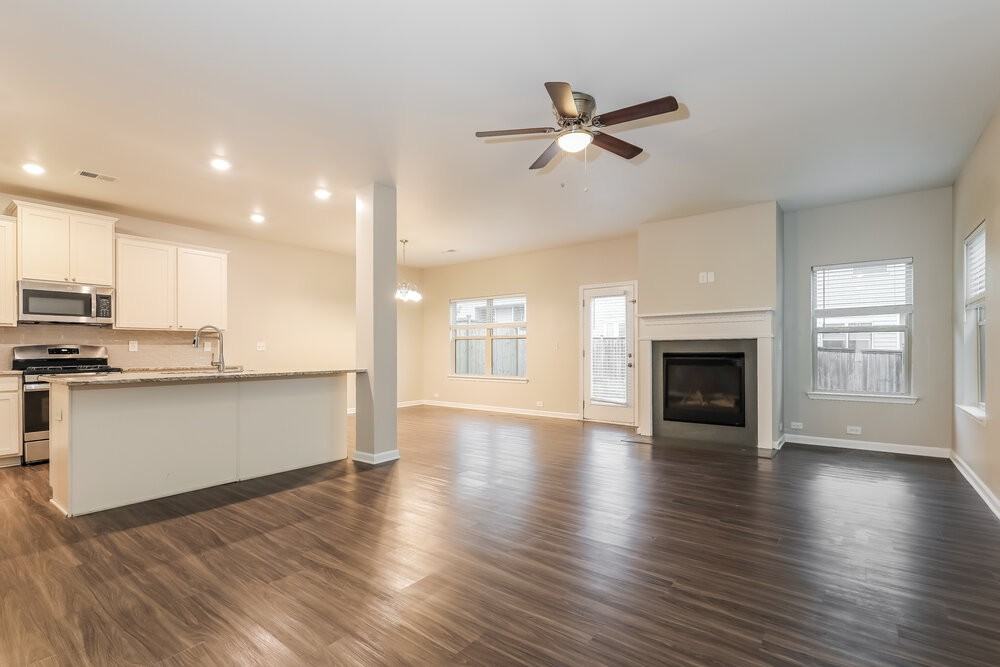 3949 Lake Manor Way - Photo 5 of 17