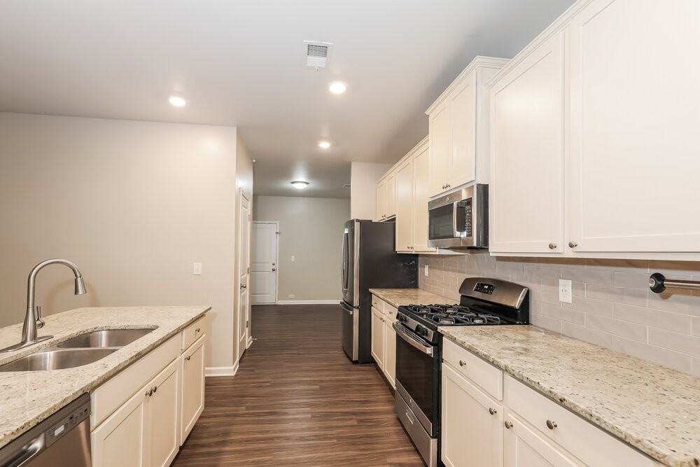 3949 Lake Manor Way - Photo 7 of 17