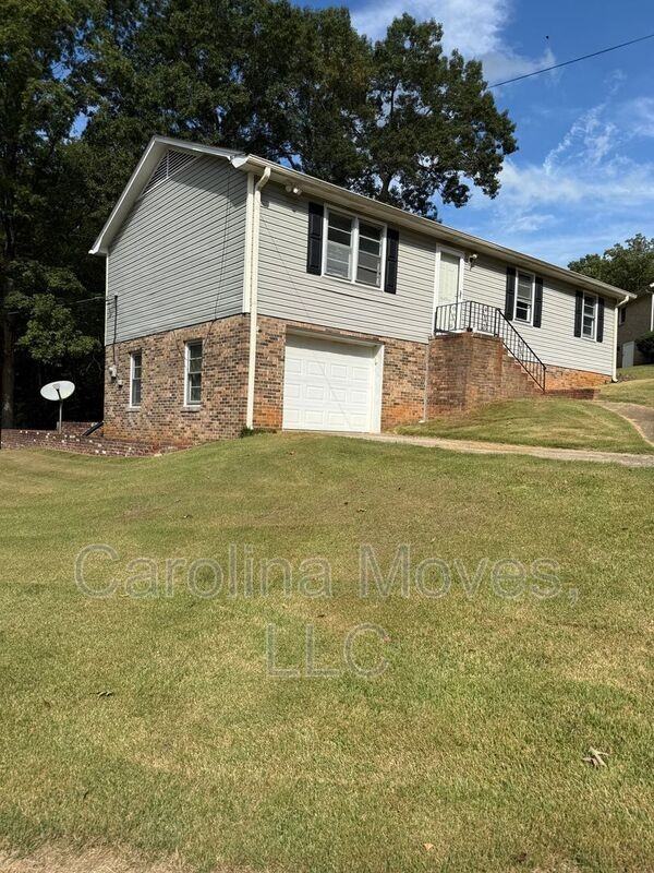 129 Darby Ct - Photo 2 of 12