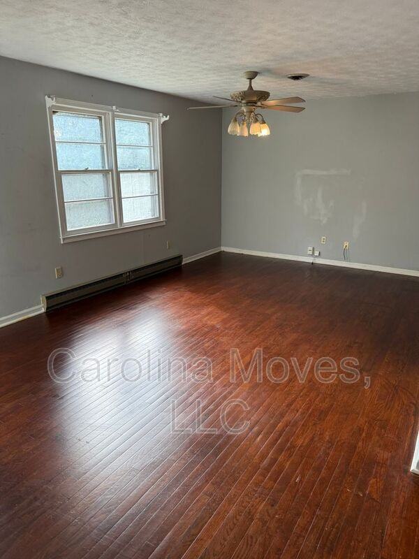 129 Darby Ct - Photo 3 of 12