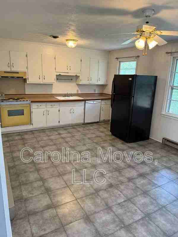 129 Darby Ct - Photo 4 of 12