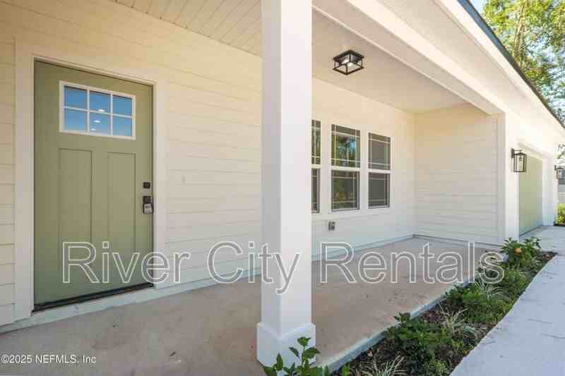 9261 Dolphin St - Photo 3 of 23