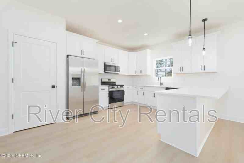 9261 Dolphin St - Photo 5 of 23