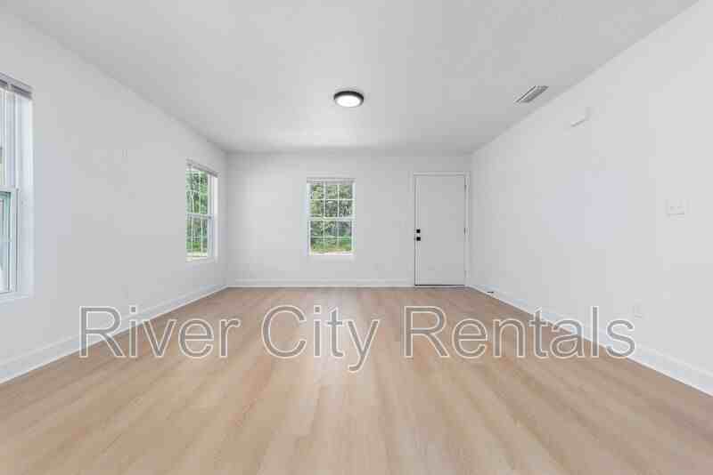 7127 Stetson St - Photo 6 of 18