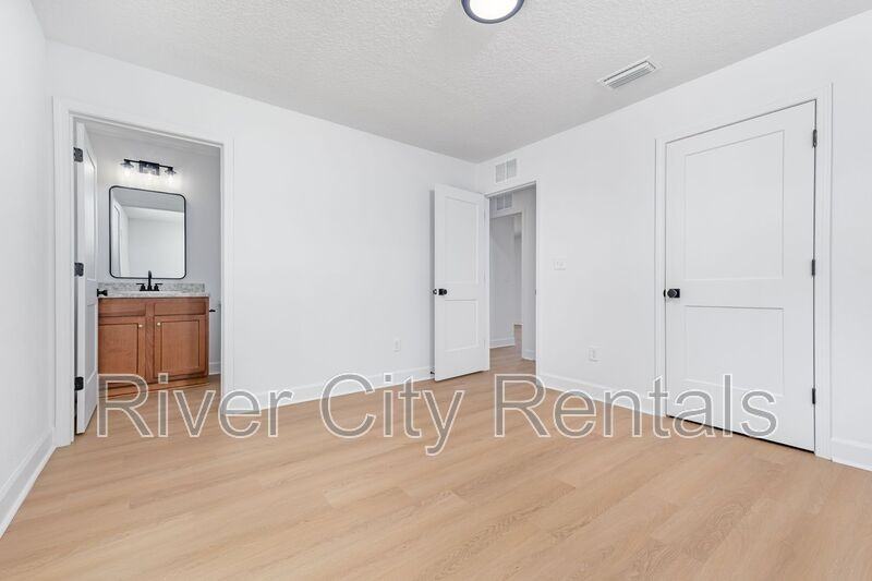 7127 Stetson St - Photo 7 of 18