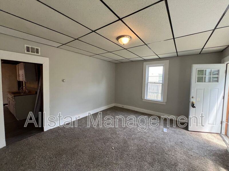 5915 Cable Ave - Photo 2 of 5