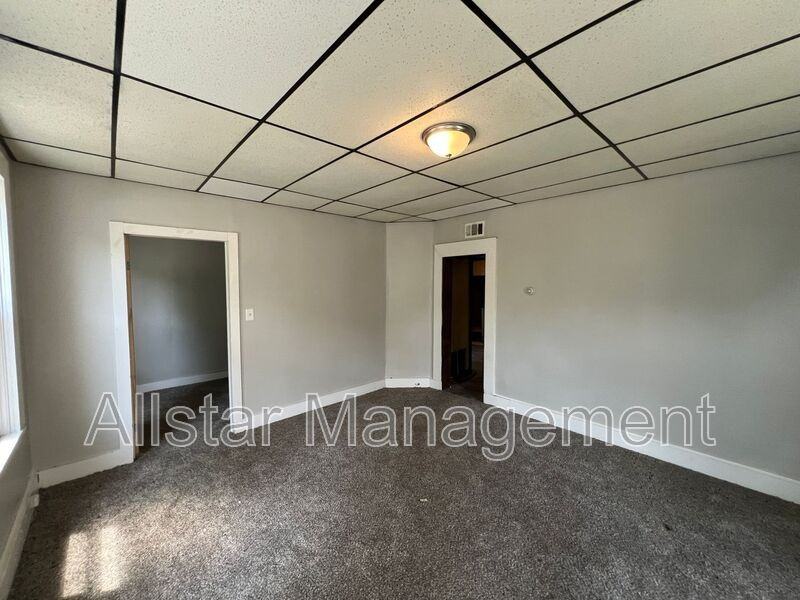 5915 Cable Ave - Photo 3 of 5