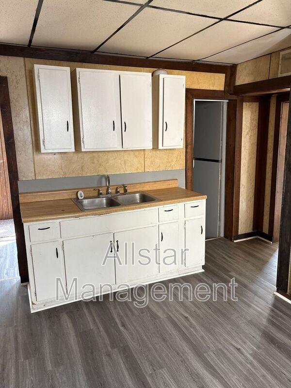 5915 Cable Ave - Photo 5 of 5