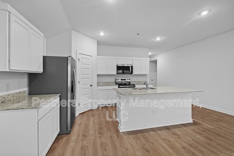 941 Rentley St - Photo 4 of 27