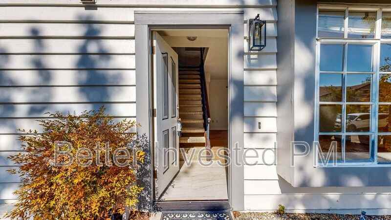 657 Rinaldo St - Photo 2 of 24