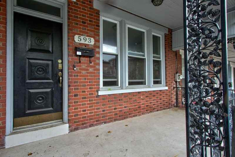 593 N Plum St - Photo 2 of 26