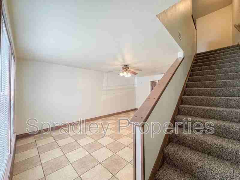 1033 N Wall St - Photo 2 of 19
