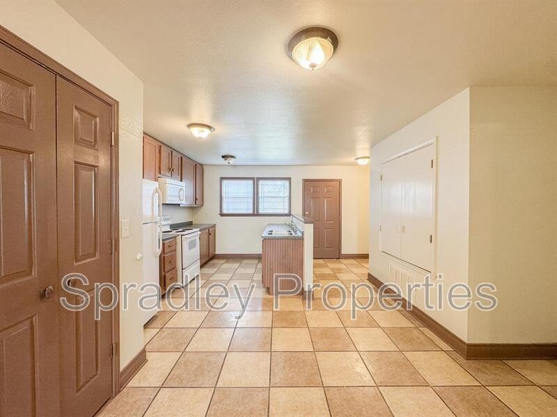 1033 N Wall St - Photo 3 of 19