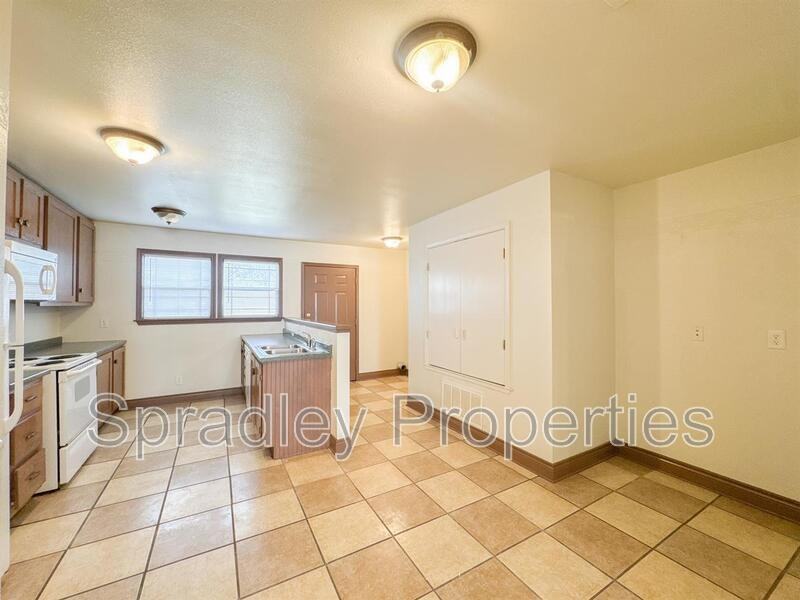 1033 N Wall St - Photo 4 of 19