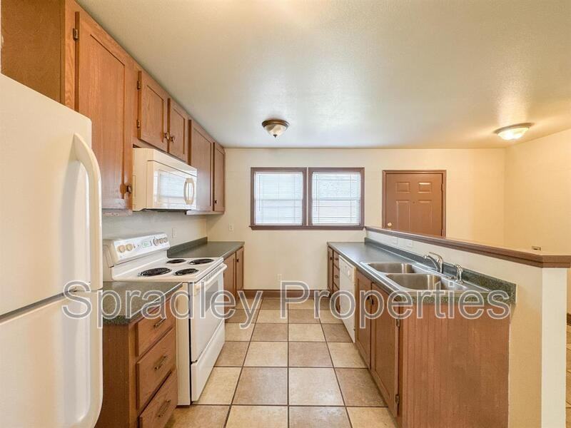 1033 N Wall St - Photo 5 of 19