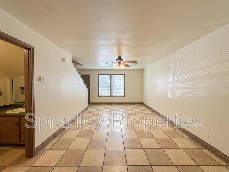 1033 N Wall St - Photo 7 of 18