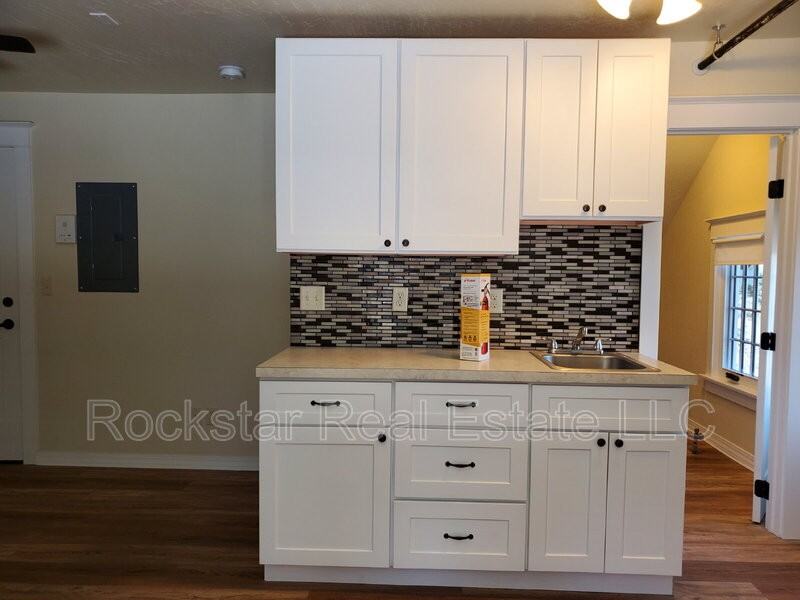 814 S Lincoln St - Photo 4 of 8