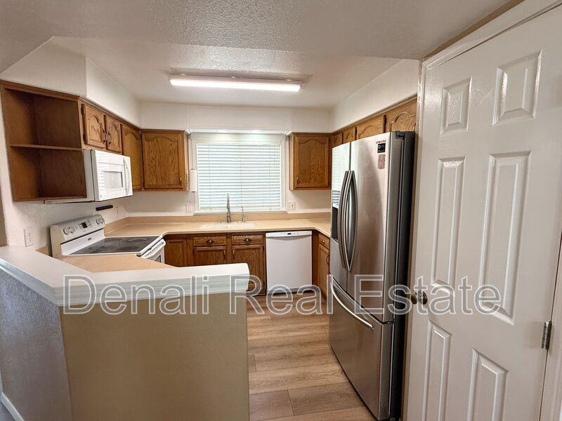 1670 East Gary Drive - Photo 5 of 38