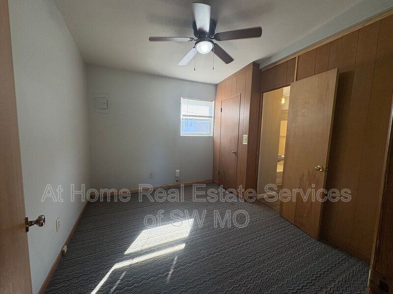 1826 S Sieger Dr - Photo 3 of 12