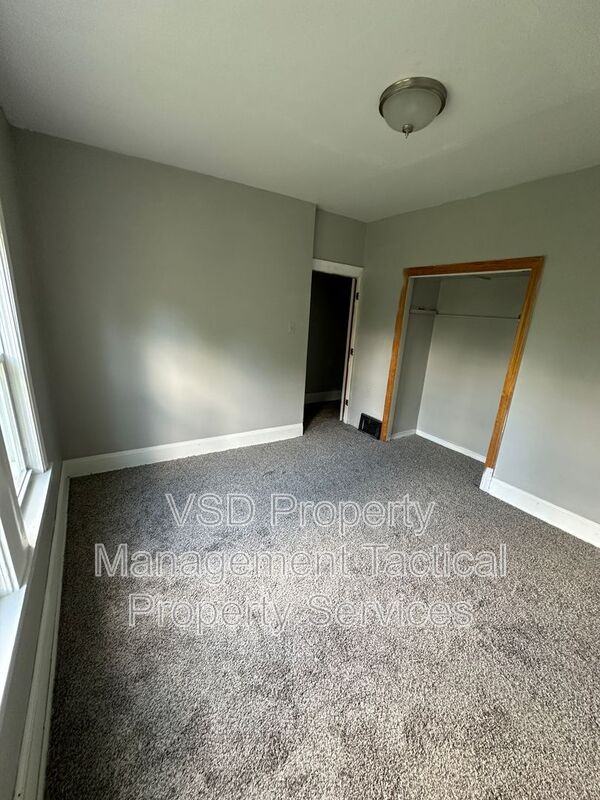 3285 East Blvd #3 - Photo 3 of 15