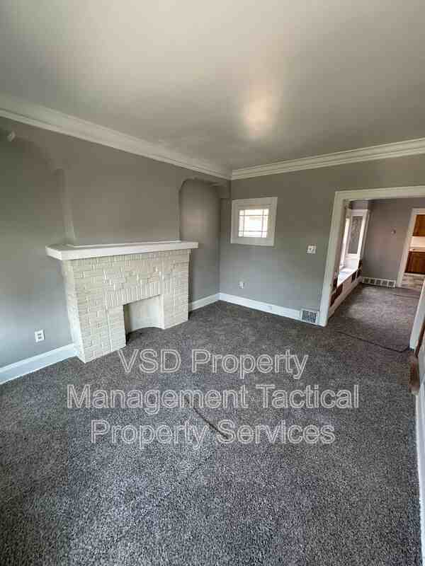 3285 East Blvd #3 - Photo 4 of 15