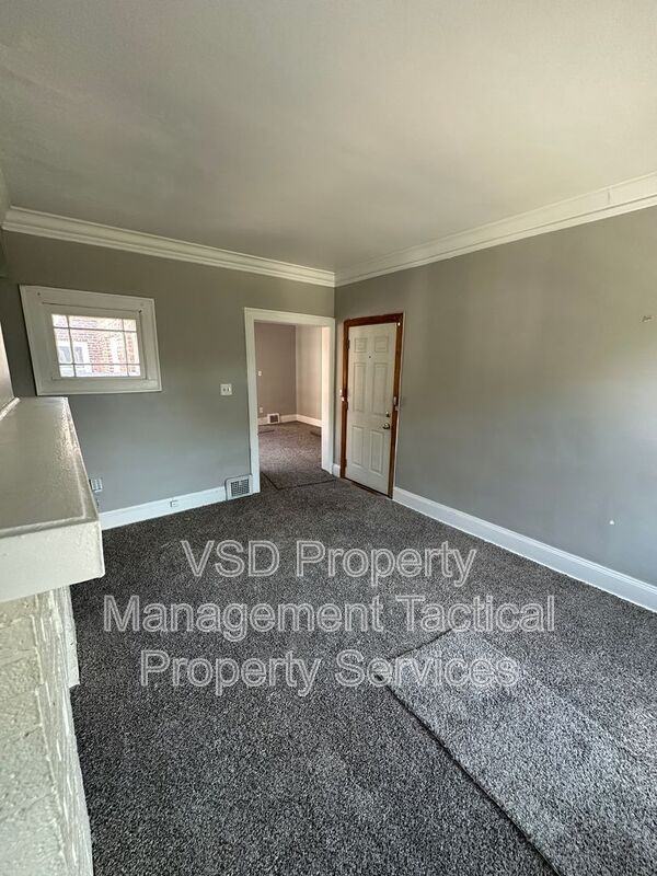 3285 East Blvd #3 - Photo 5 of 15