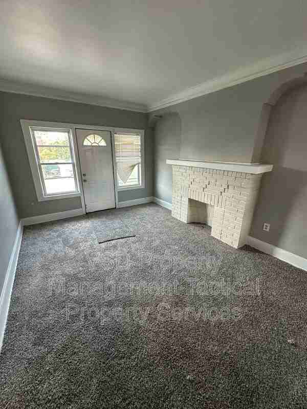 3285 East Blvd #3 - Photo 6 of 15