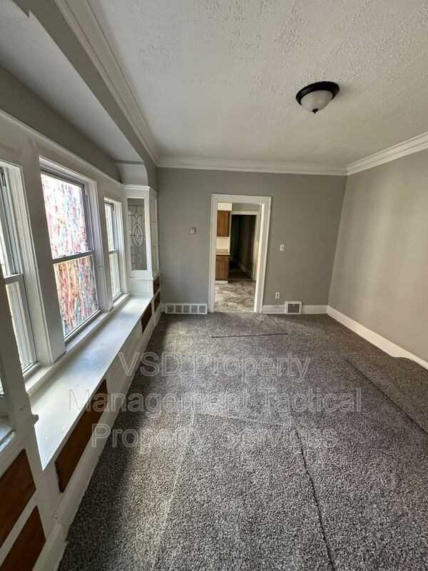 3285 East Blvd #3 - Photo 7 of 15
