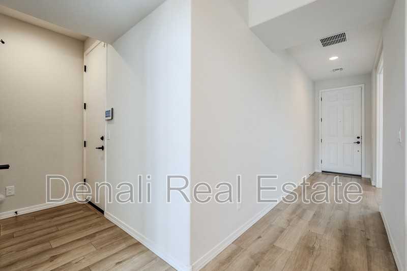 1621 W Flintlock Dr - Photo 4 of 50