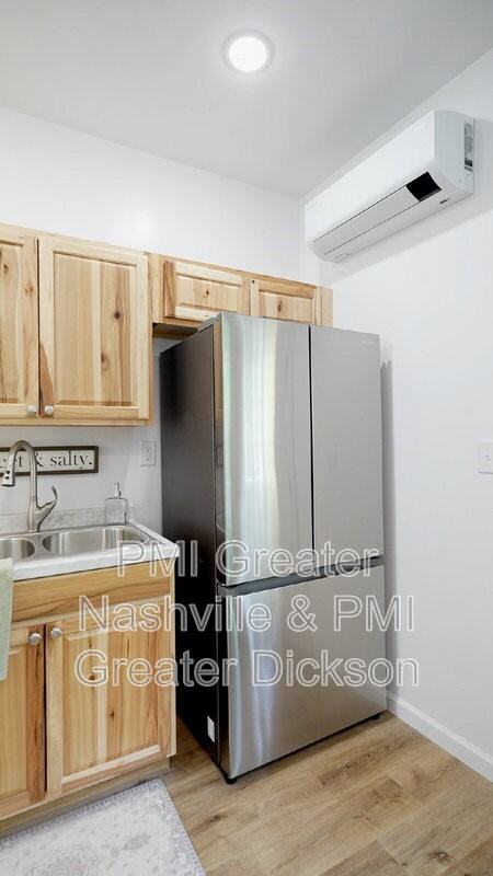 924 Andrea Ave - Photo 5 of 11