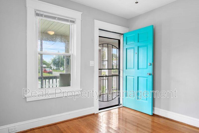 1900 N 22nd St - Photo 3 of 11