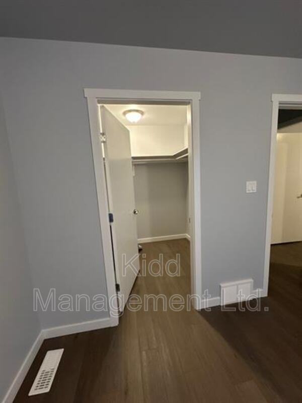 6936 Langer Cres - Photo 4 of 25