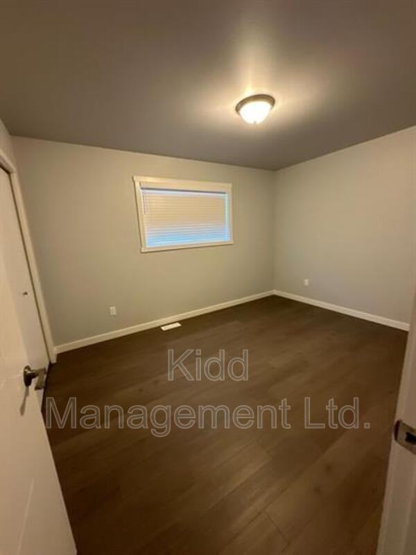 6936 Langer Cres - Photo 5 of 25