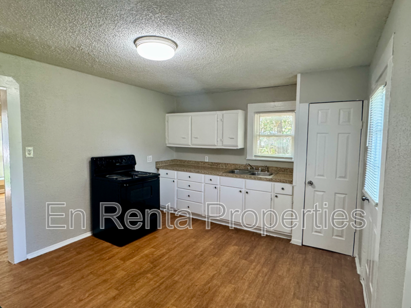 3000 Hiawatha Trl - Photo 2 of 11