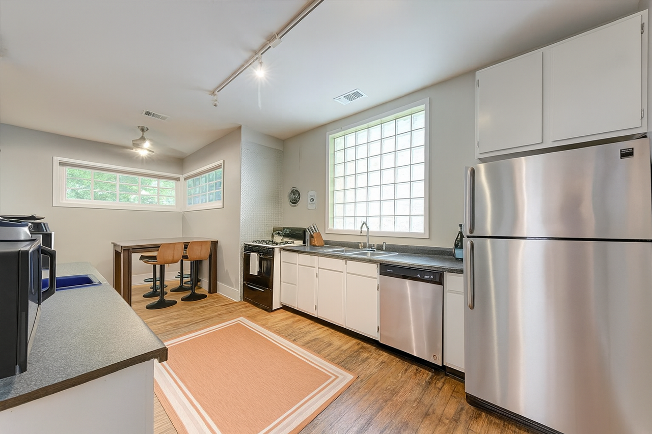 2834 2834 Salado St - Entire Property - Photo 7 of 41