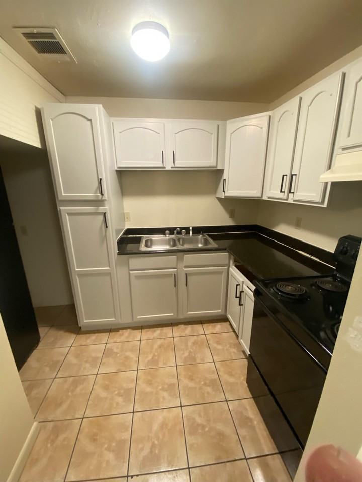 1938 O'Connor Street - Photo 3 of 5