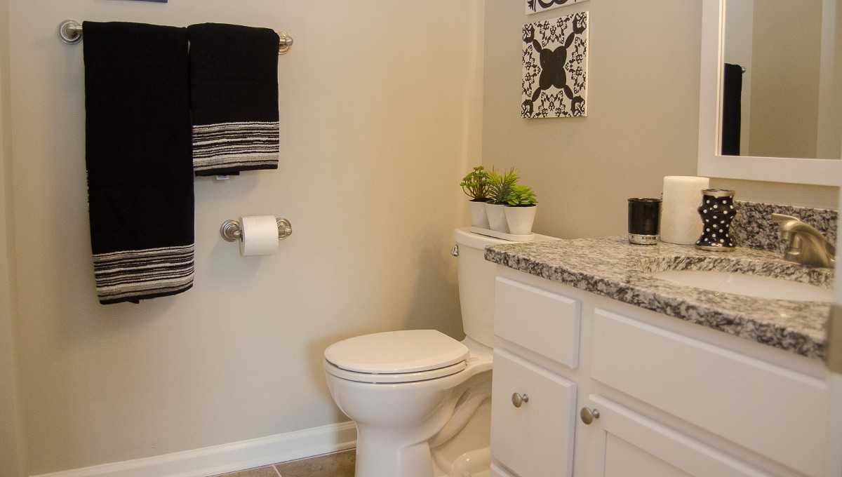 205 North Martin Street - Photo 4 of 7