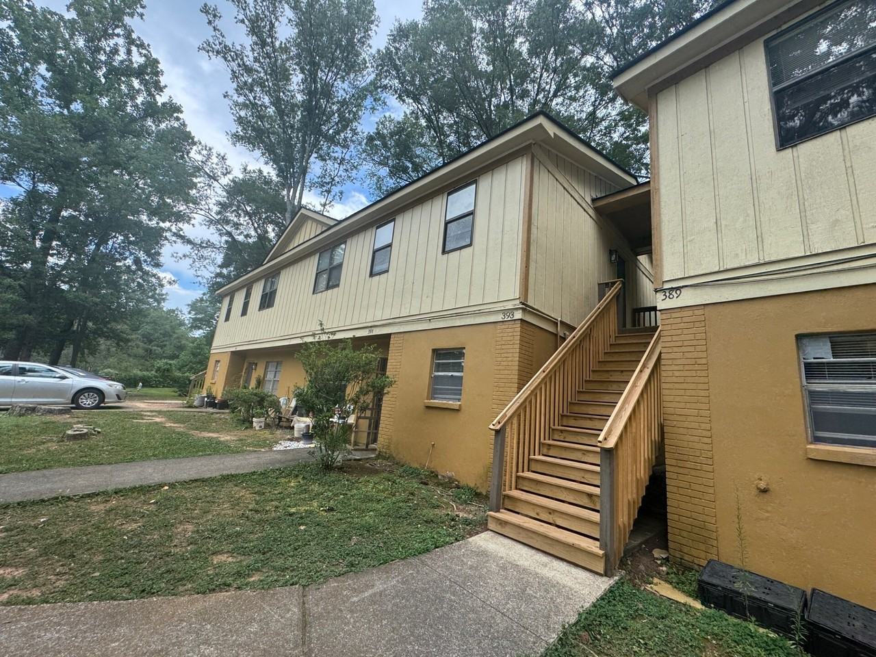 393 Annie Street - Photo 4 of 9