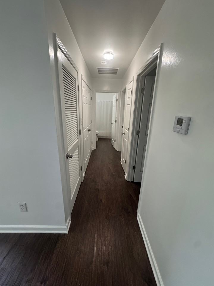 393 Annie Street - Photo 7 of 9