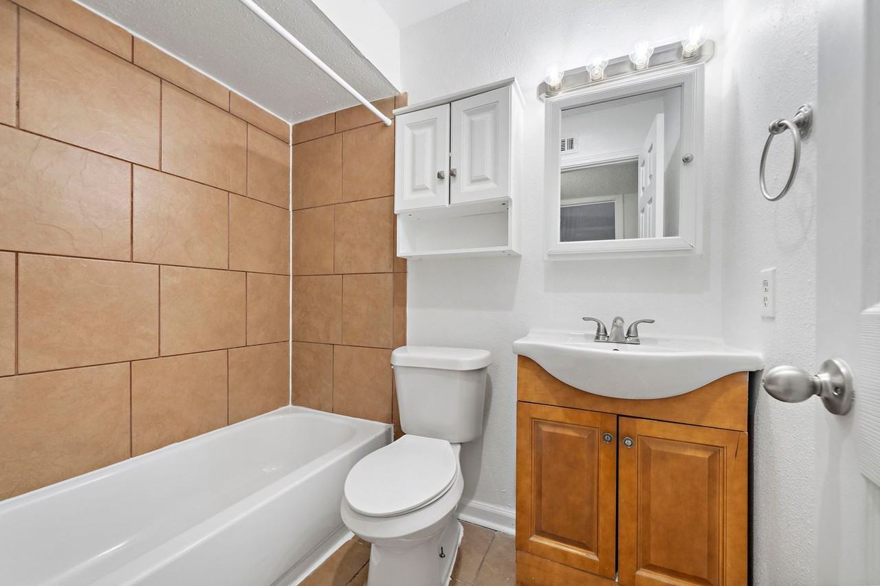 711 Holiday Dr - Photo 7 of 10