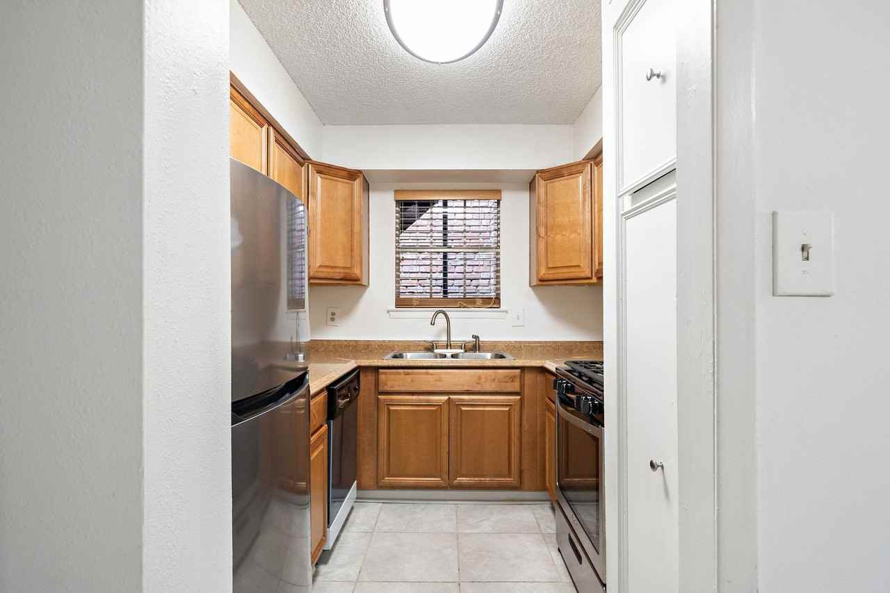 711 Holiday Dr - Photo 5 of 10