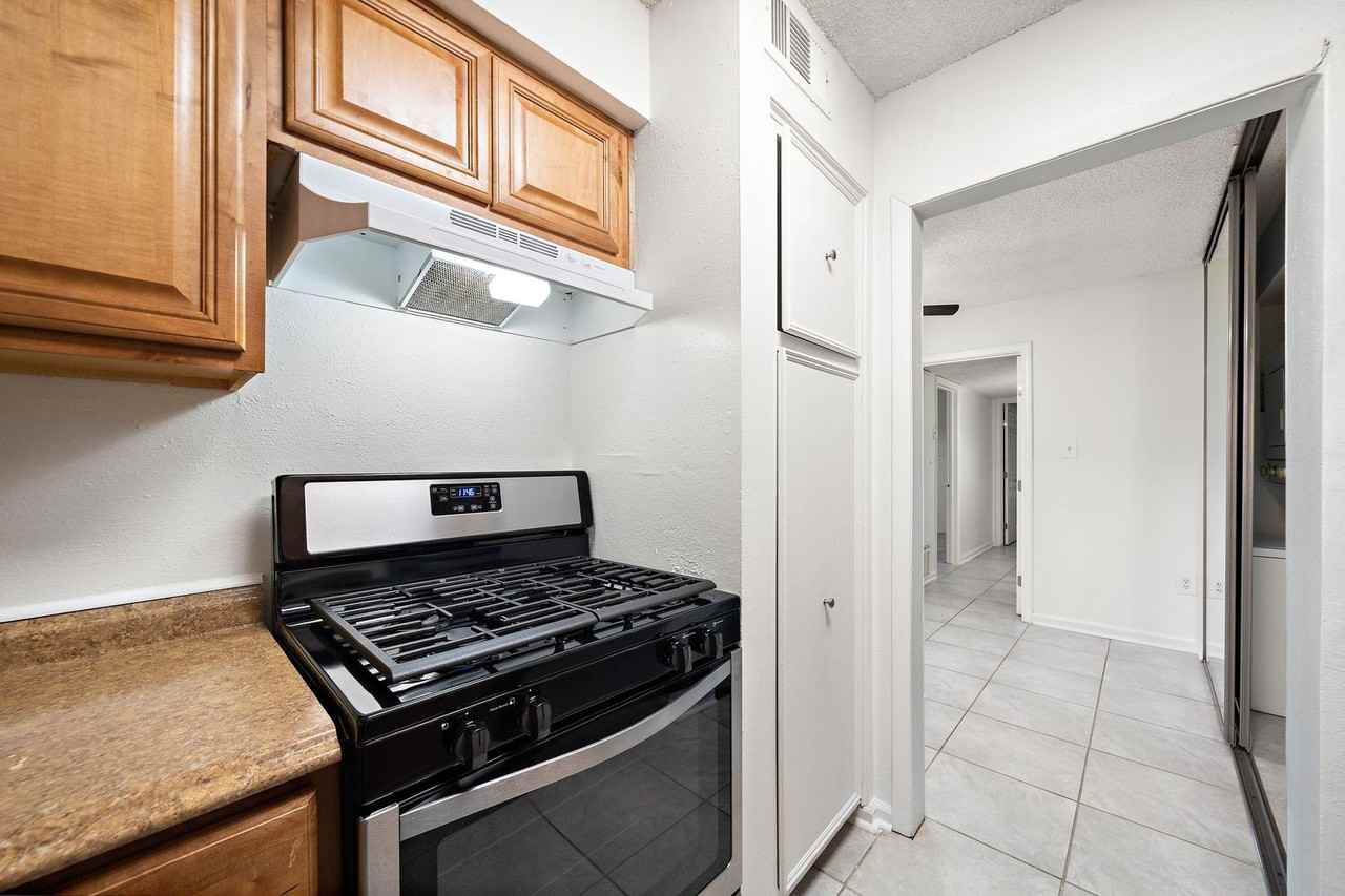 711 Holiday Dr - Photo 6 of 10