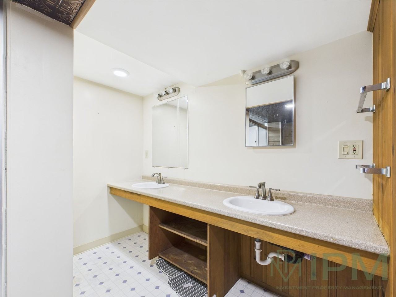 307 N Fayette St - Photo 4 of 21