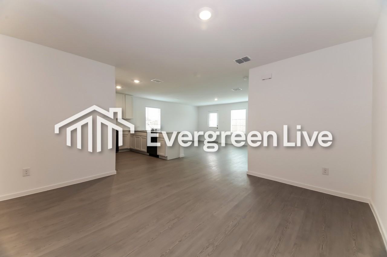 2041 Welsh Ln - Photo 7 of 16