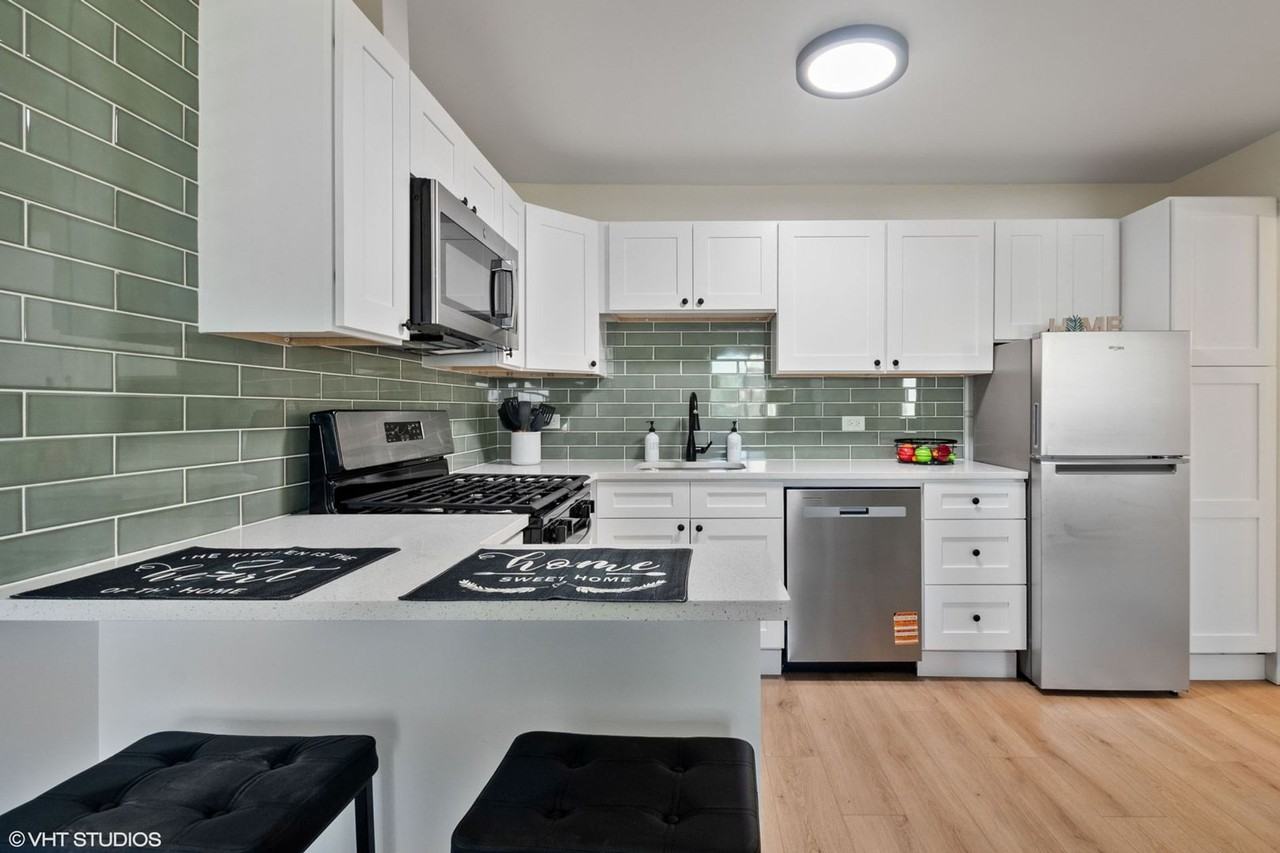 Modern Living, Perfect Location FALL MOVE IN SPECIAL! - Photo 7 of 38